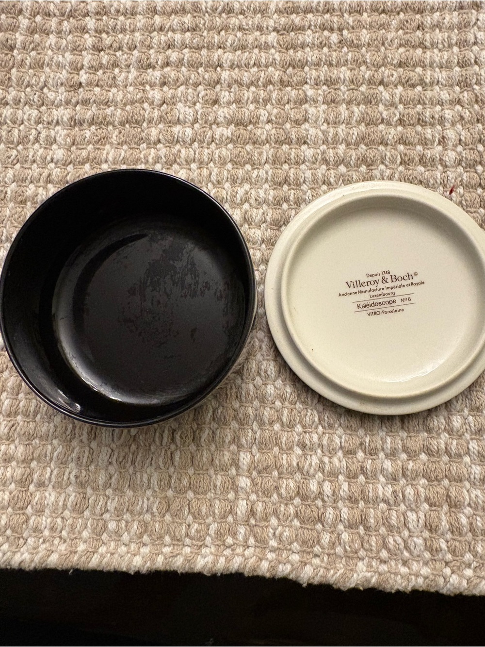 Villeroy & Boch Floral Trinket Box in Teal, Navy and Pink - Picture 2 of 2